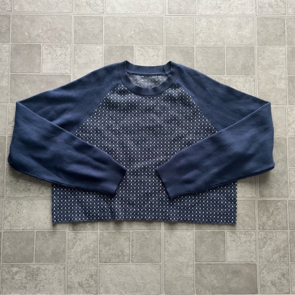 Blue Knit Pattern Cropped Sweater Medium Small Hole In Back